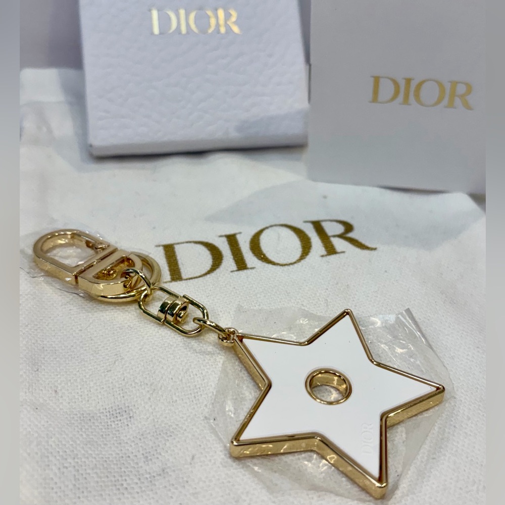 NIB DIOR GOLD AND CREAM STAR KEYCHAIN/BAG CHARM - Picture 2 of 4